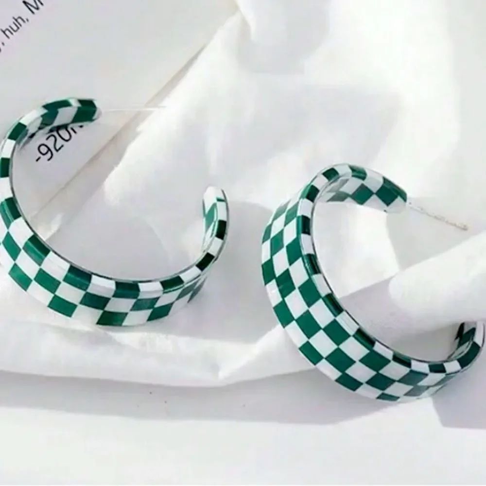 3for$20 1 Pair Of Black And White Checkered Simple C-Shaped Hoop Earrings